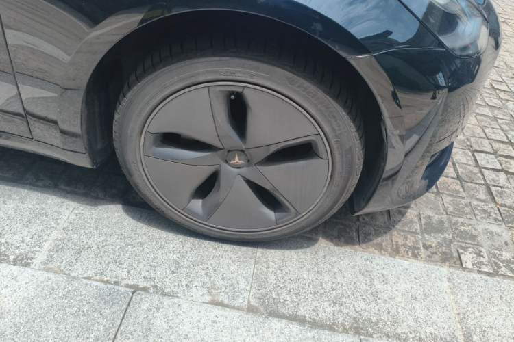 Used Tesla Model 3 2019 Standard Range Rear-Drive Upgraded Version Right Front Wheel Hub