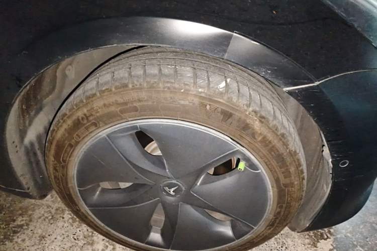 Used Tesla Model 3 2019 Long-Range Rear-Wheel-Drive Version Right Front Wheel Hub