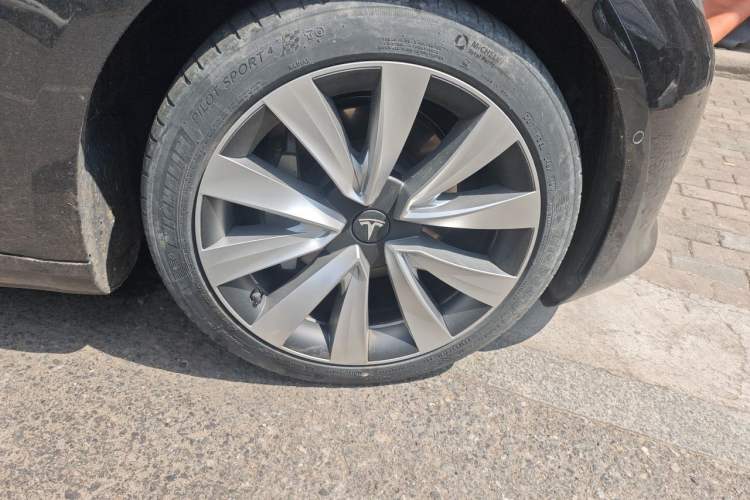 Used Tesla Model 3 2019 Standard Range Rear-Drive Upgraded Version Right Front Wheel Hub