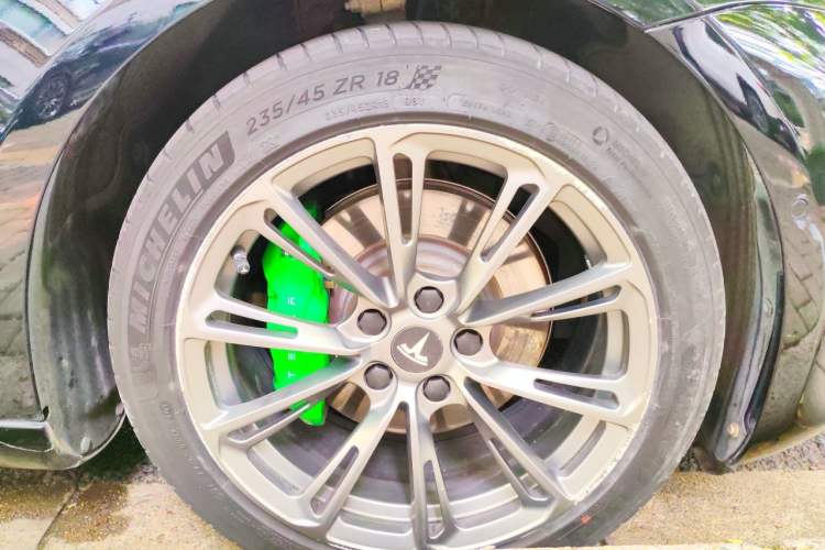 Used Tesla Model 3 2019 Long-Range Rear-Wheel-Drive Version Right Front Wheel Hub