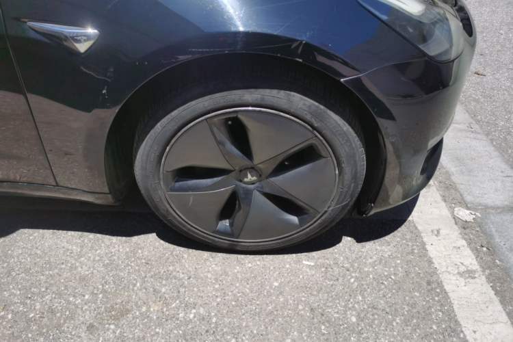 Used Tesla Model 3 2019 Long-Range Rear-Wheel-Drive Version Right Front Wheel Hub