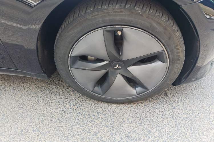 Used Tesla Model 3 2019 Long-Range All-Wheel-Drive Version Right Front Wheel Hub