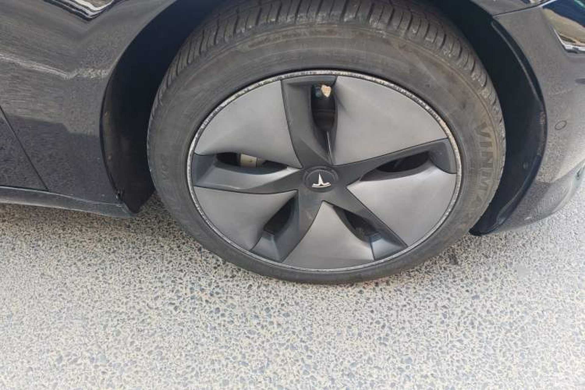 Used Tesla Model 3 2019 Long-Range All-Wheel-Drive Version Right Front Wheel Hub