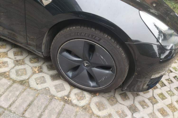 Used Tesla Model 3 2019 Long-Range Rear-Wheel-Drive Version Right Front Wheel Hub