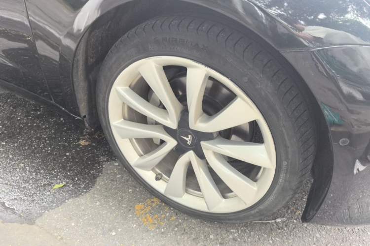 Used Tesla Model 3 2019 Long-Range All-Wheel-Drive Version Right Front Wheel Hub
