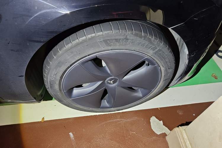 Used Tesla Model 3 2019 Standard Range Rear-Drive Upgraded Version Right Front Wheel Hub