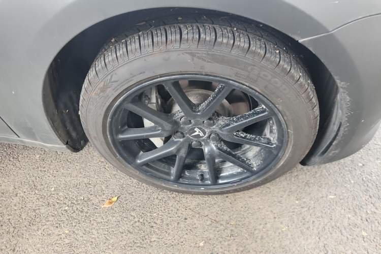 Used Tesla Model 3 2019 Long-Range Rear-Wheel-Drive Version Right Front Wheel Hub