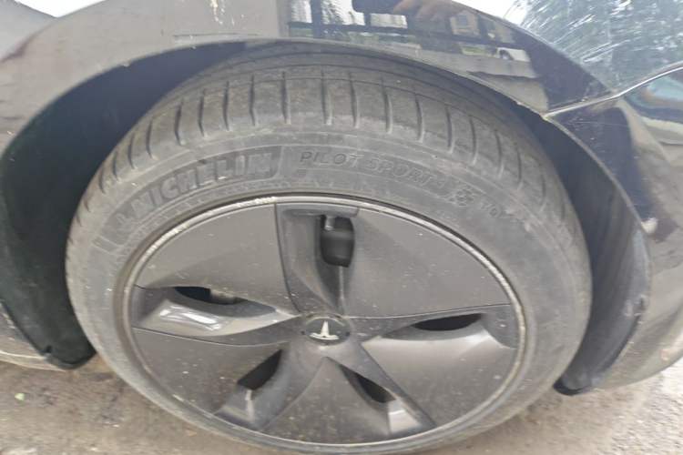 Used Tesla Model 3 2019 Standard Range Rear-Drive Upgraded Version Right Front Wheel Hub