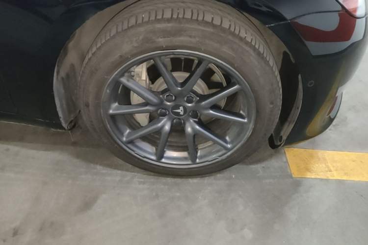 Used Tesla Model 3 2019 Long-Range All-Wheel-Drive Version Right Front Wheel Hub