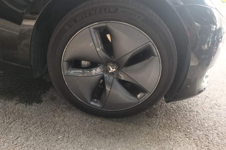 Used Tesla Model 3 2019 Standard Range Rear-Drive Upgraded Version Right Front Wheel Hub