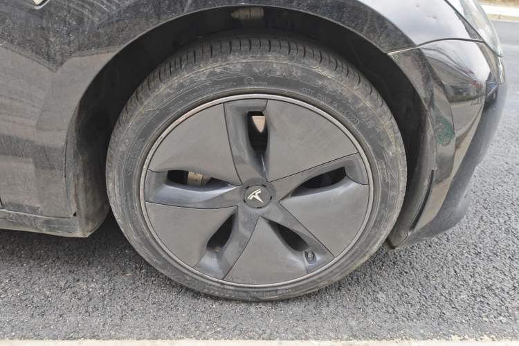 Used Tesla Model 3 2019 Standard Range Rear-Drive Upgraded Version Right Front Wheel Hub