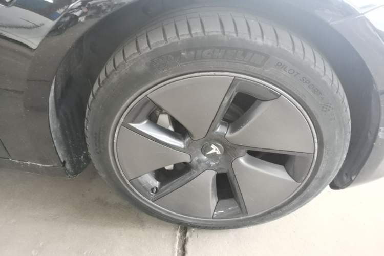 Used Tesla Model 3 2019 Long-Range Rear-Wheel-Drive Version Right Front Wheel Hub