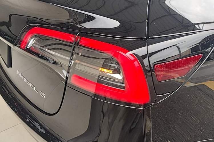 Used Tesla Model 3 2019 Standard Range Rear-Drive Upgraded Version Right Rear Taillight