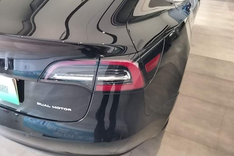 Used Tesla Model 3 2019 Long-Range All-Wheel-Drive Version Right Rear Taillight