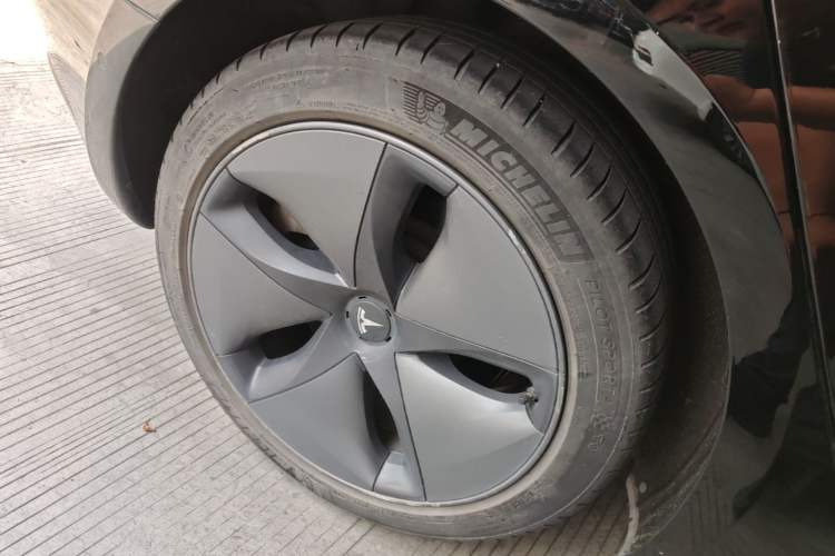 Used Tesla Model 3 2019 Standard Range Rear-Drive Upgraded Version Right Rear Wheel Hub