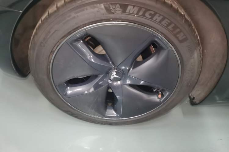 Used Tesla Model 3 2019 Standard Range Rear-Drive Upgraded Version Right Rear Wheel Hub
