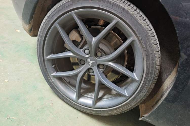 Used Tesla Model 3 2019 Long-Range All-Wheel-Drive Version Right Rear Wheel Hub