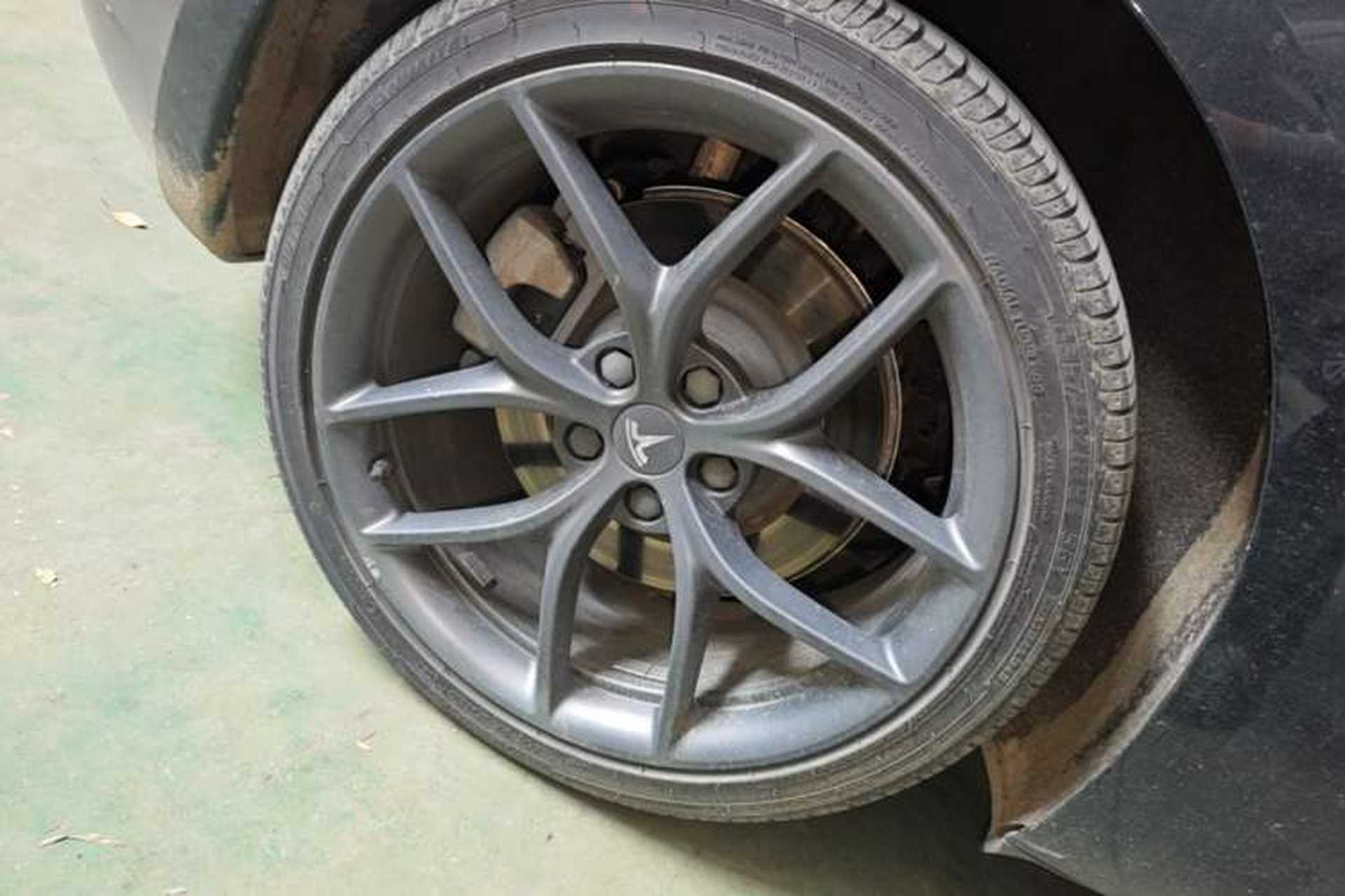 Used Tesla Model 3 2019 Long-Range All-Wheel-Drive Version Right Rear Wheel Hub