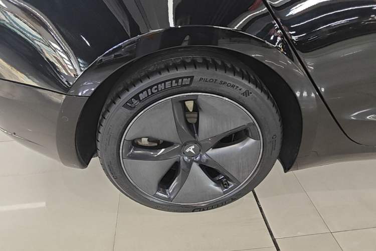 Used Tesla Model 3 2019 Long-Range Rear-Wheel-Drive Version Right Rear Wheel Hub