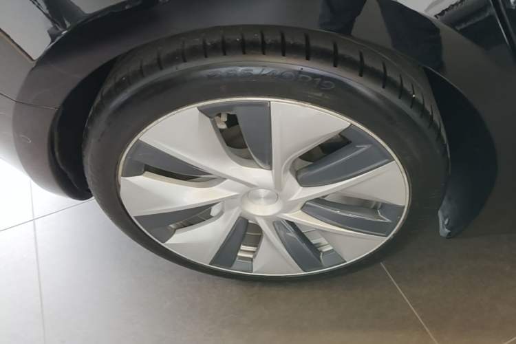 Used Tesla Model 3 2019 Long-Range All-Wheel-Drive Version Right Rear Wheel Hub