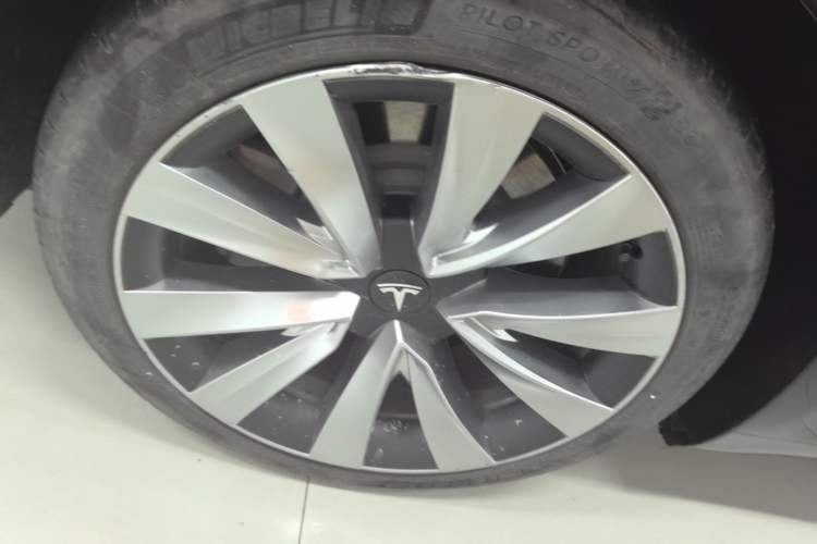 Used Tesla Model 3 2019 Standard Range Rear-Drive Upgraded Version Right Rear Wheel Hub