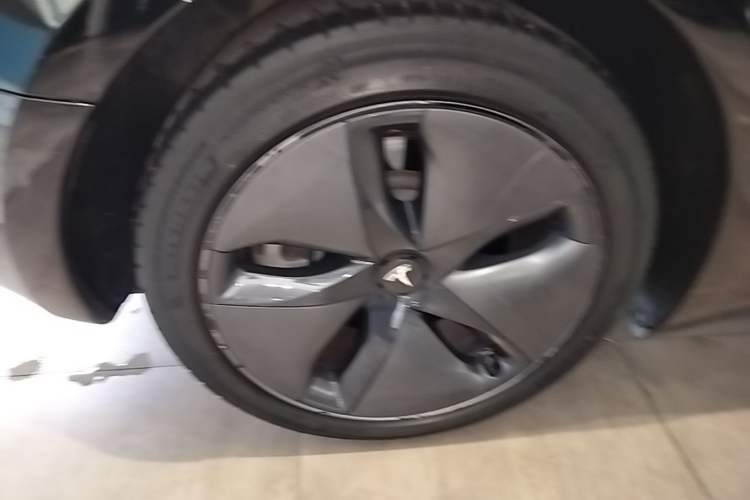 Used Tesla Model 3 2019 Long-Range All-Wheel-Drive Version Right Rear Wheel Hub
