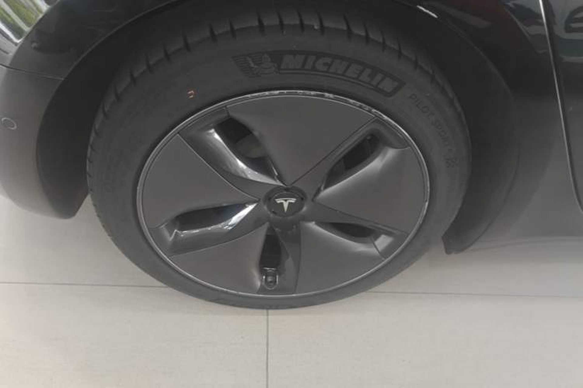 Used Tesla Model 3 2019 Long-Range All-Wheel-Drive Version Right Rear Wheel Hub