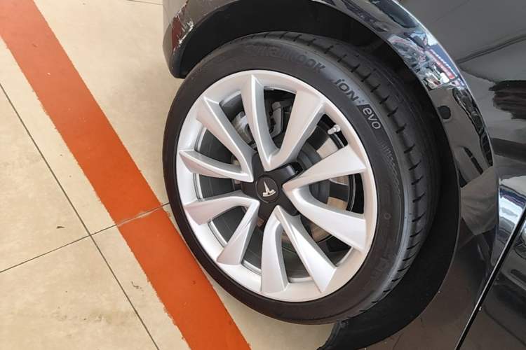 Used Tesla Model 3 2019 Standard Range Rear-Drive Upgraded Version Right Rear Wheel Hub