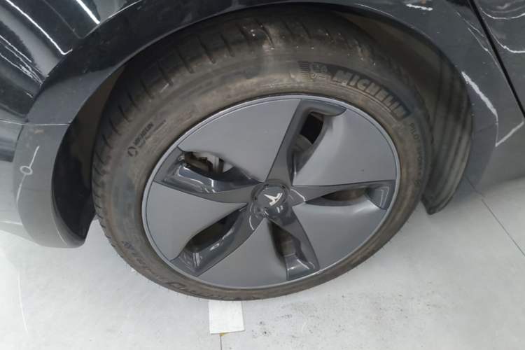Used Tesla Model 3 2019 Long-Range Rear-Wheel-Drive Version Right Rear Wheel Hub