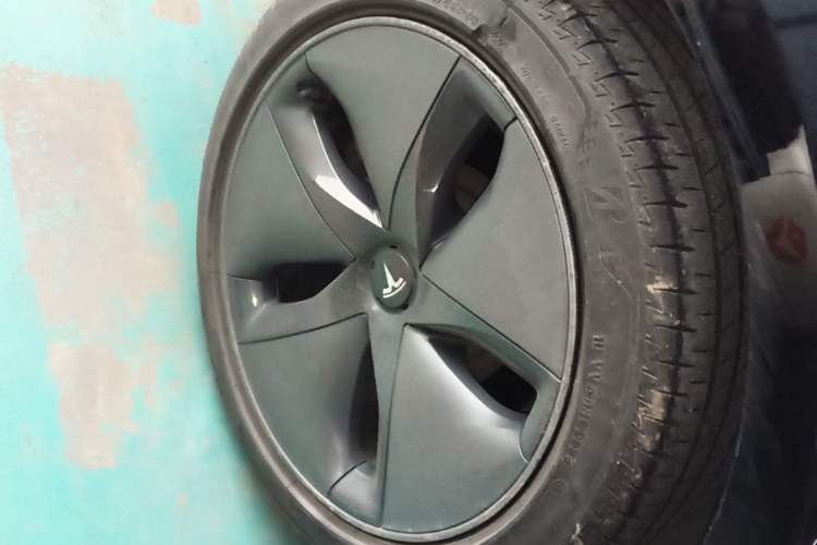 Used Tesla Model 3 2019 Standard Range Rear-Drive Upgraded Version Right Rear Wheel Hub