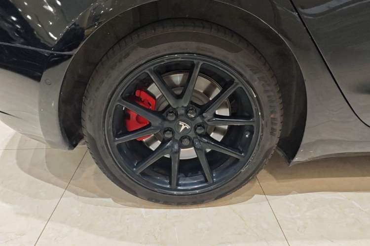 Used Tesla Model 3 2019 Long-Range All-Wheel-Drive Version Right Rear Wheel Hub