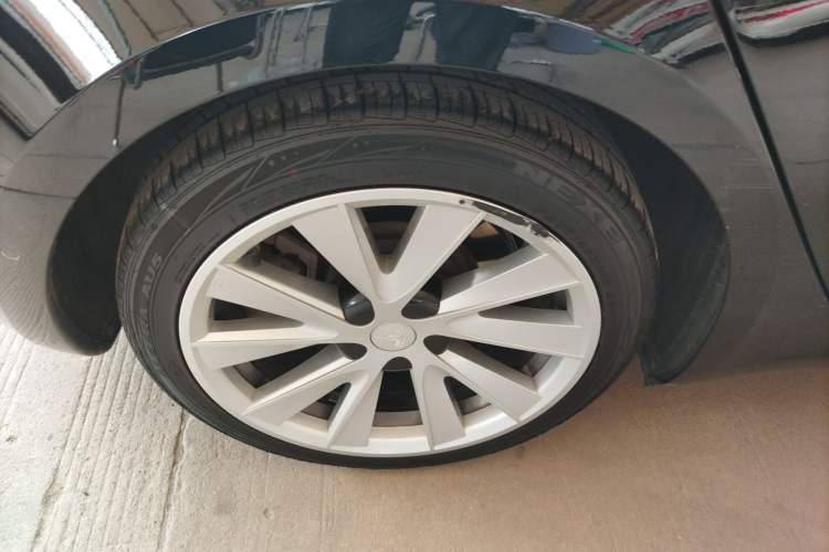 Used Tesla Model 3 2019 Long-Range Rear-Wheel-Drive Version Right Rear Wheel Hub