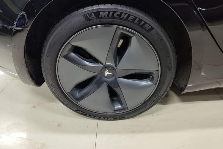 Used Tesla Model 3 2019 Long-Range Rear-Wheel-Drive Version Right Rear Wheel Hub