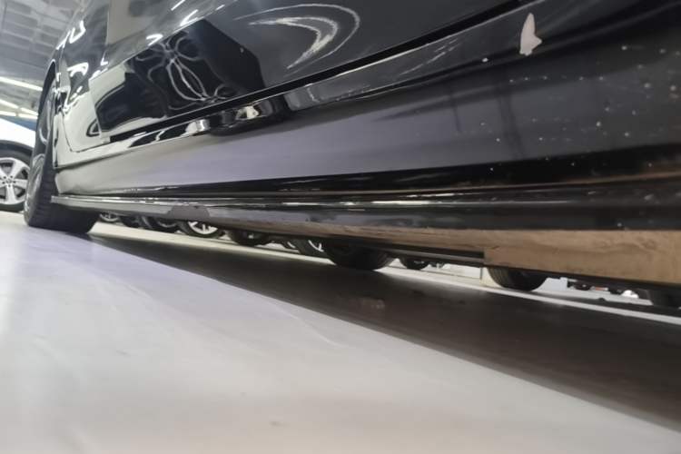 Used Tesla Model 3 2019 Long-Range All-Wheel-Drive Version Right Side Sill