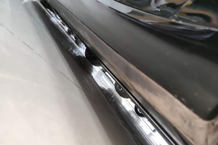 Used Tesla Model 3 2019 Standard Range Rear-Drive Upgraded Version Right Side Sill