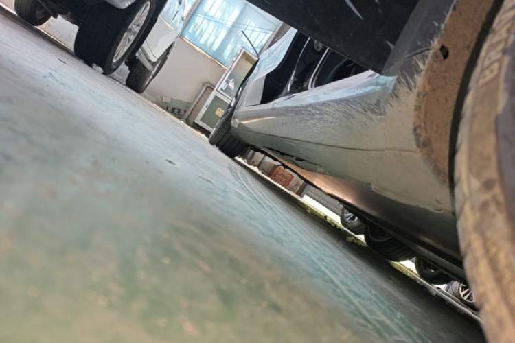 Used Tesla Model 3 2019 Long-Range All-Wheel-Drive Version Right Side Sill