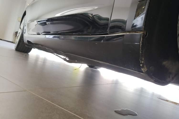 Used Tesla Model 3 2019 Long-Range All-Wheel-Drive Version Right Side Sill