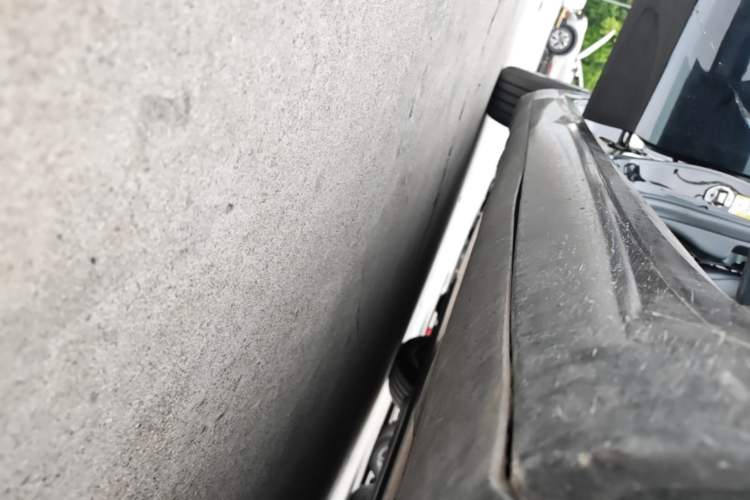 Used Tesla Model 3 2019 Long-Range All-Wheel-Drive Version Right Side Sill
