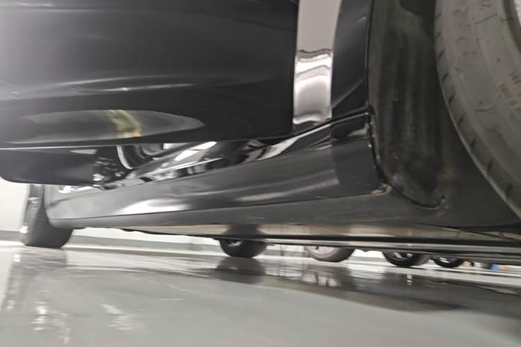 Used Tesla Model 3 2019 Standard Range Rear-Drive Upgraded Version Right Side Sill