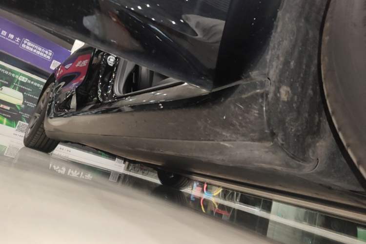 Used Tesla Model 3 2019 Standard Range Rear-Drive Upgraded Version Right Side Sill