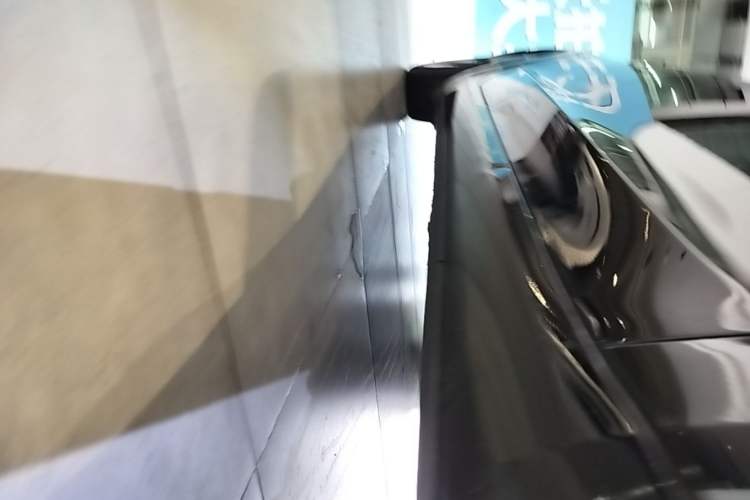 Used Tesla Model 3 2019 Long-Range All-Wheel-Drive Version Right Side Sill