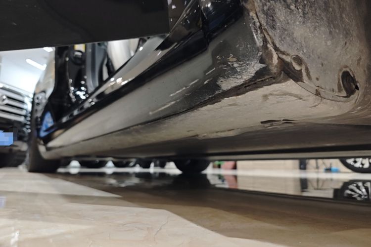 Used Tesla Model 3 2019 Long-Range All-Wheel-Drive Version Right Side Sill