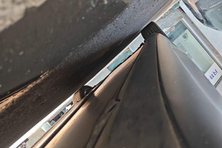 Used Tesla Model 3 2019 Long-Range All-Wheel-Drive Version Right Side Sill