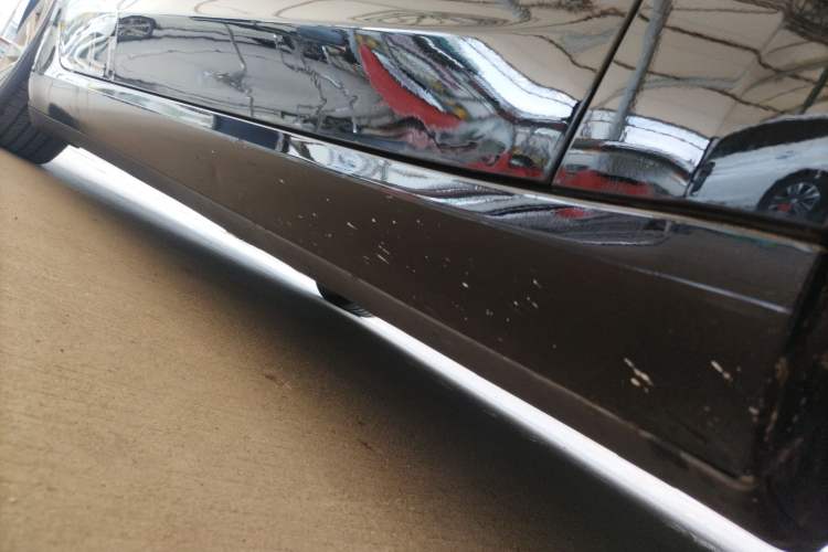 Used Tesla Model 3 2019 Long-Range Rear-Wheel-Drive Version Right Side Sill