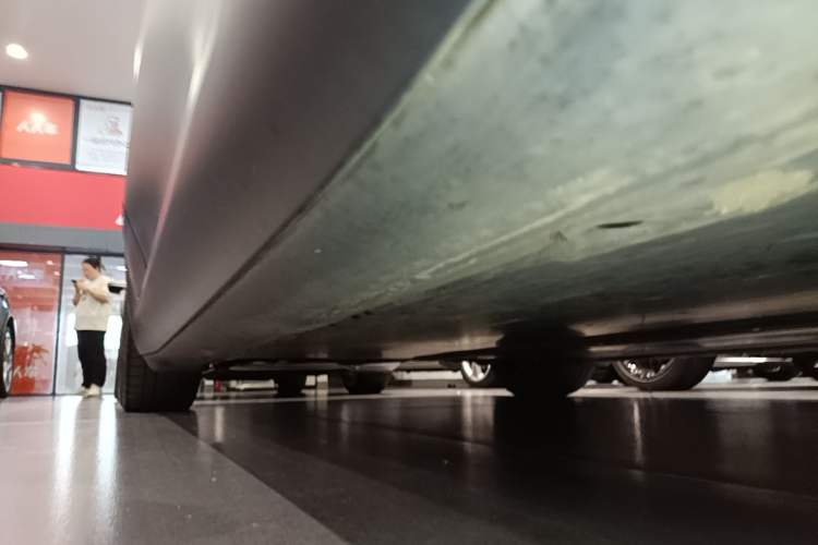 Used Tesla Model 3 2019 Long-Range All-Wheel-Drive Version Right Side Sill