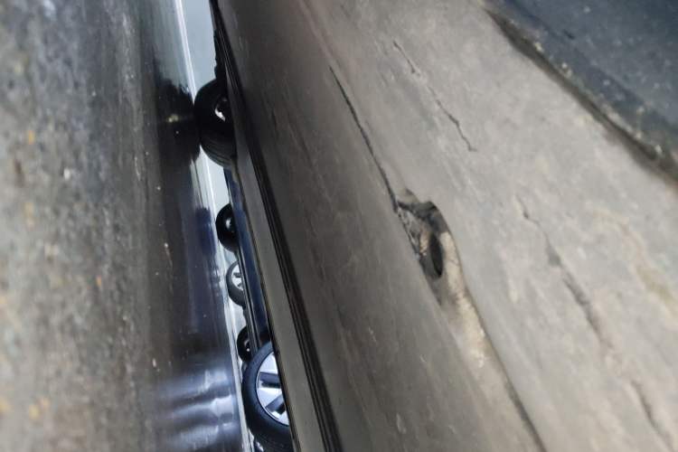 Used Tesla Model 3 2019 Standard Range Rear-Drive Upgraded Version Right Side Sill