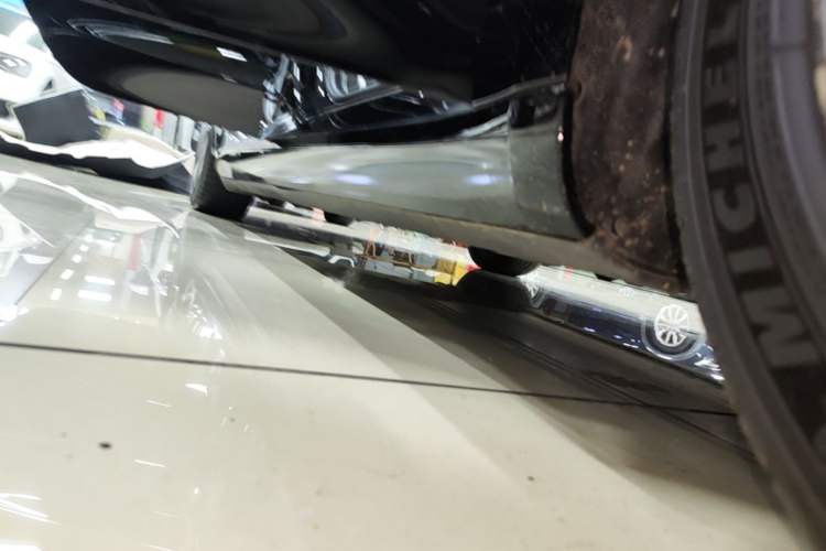 Used Tesla Model 3 2019 Long-Range Rear-Wheel-Drive Version Right Side Sill