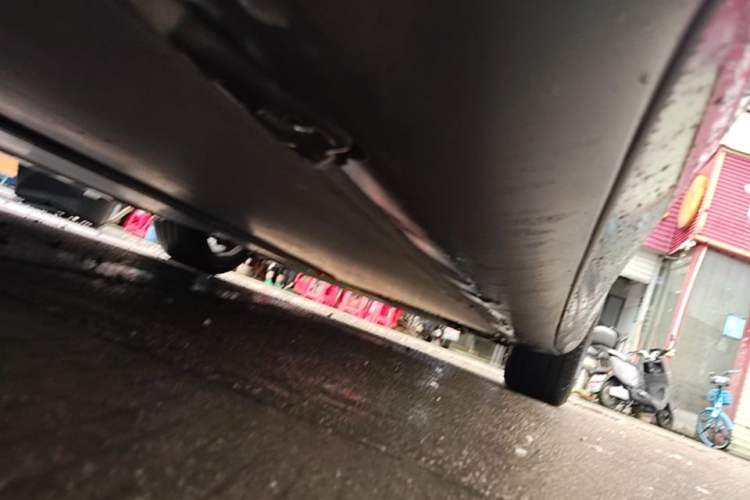 Used Tesla Model 3 2019 Long-Range Rear-Wheel-Drive Version Right Side Sill
