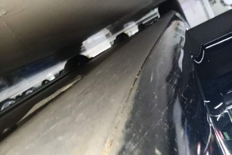 Used Tesla Model 3 2019 Long-Range Rear-Wheel-Drive Version Right Side Sill