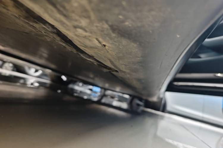Used Tesla Model 3 2019 Standard Range Rear-Drive Upgraded Version Right Side Sill